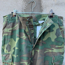 Load image into Gallery viewer, 60&#39;s US Military ERDL Camo Rip Stop Cargo Pants
