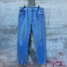 Load image into Gallery viewer, 90&#39;s Levi&#39;s 501 Denim Jeans
