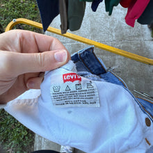 Load image into Gallery viewer, 90&#39;s Levi&#39;s 501 Denim Jeans
