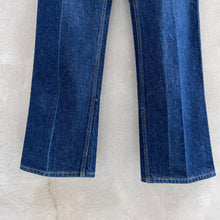 Load image into Gallery viewer, 90s Levi&#39;s 517 Dark Wash Jeans
