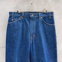 Load image into Gallery viewer, 90s Levi&#39;s 517 Dark Wash Jeans
