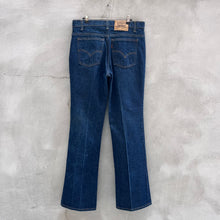 Load image into Gallery viewer, 90s Levi&#39;s 517 Dark Wash Jeans
