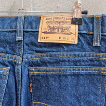 Load image into Gallery viewer, 90s Levi&#39;s 517 Dark Wash Jeans
