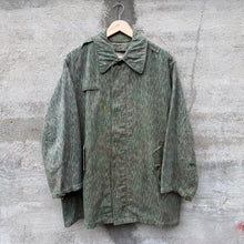 Load image into Gallery viewer, 60&#39;s Vintage Military Raindrop Camo Field Coat
