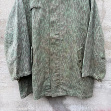Load image into Gallery viewer, 60&#39;s Vintage Military Raindrop Camo Field Coat
