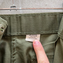 Load image into Gallery viewer, 90s US Military Green Utility Chino Pants
