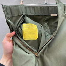 Load image into Gallery viewer, 90s US Military Green Utility Chino Pants
