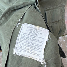 Load image into Gallery viewer, 60&#39;s US Military Rip Stop Slant Pocket Jungle Jacket
