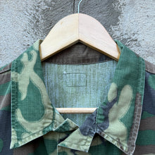 Load image into Gallery viewer, 70&#39; US Military ERDL Camo Slant Pocket Jungle Jacket
