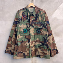 Load image into Gallery viewer, 80&#39;s USAF Military Woodland Camouflage Combat Jacket
