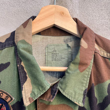 Load image into Gallery viewer, 80&#39;s USAF Military Woodland Camouflage Combat Jacket
