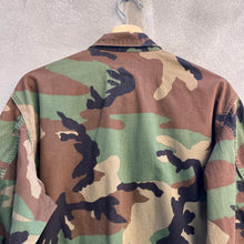 Load image into Gallery viewer, 80&#39;s USAF Military Woodland Camouflage Combat Jacket
