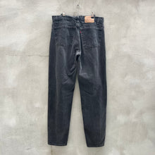 Load image into Gallery viewer, 90’s Black Levi&#39;s 550 Denim Jeans
