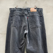 Load image into Gallery viewer, 90’s Black Levi&#39;s 550 Denim Jeans
