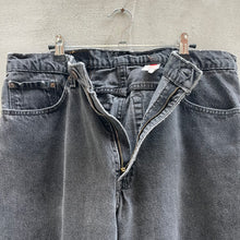 Load image into Gallery viewer, 90’s Black Levi&#39;s 550 Denim Jeans
