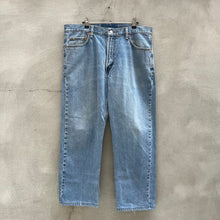 Load image into Gallery viewer, Vintage Levis 505 Denim Jeans
