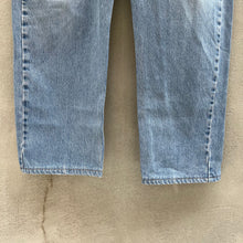 Load image into Gallery viewer, Vintage Levis 505 Denim Jeans
