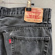 Load image into Gallery viewer, Vintage Black Levi&#39;s 505 Denim Jeans
