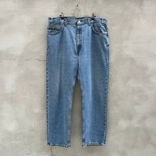 Load image into Gallery viewer, 90s Vintage Levi&#39;s 505 Denim Jeans
