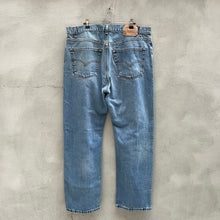 Load image into Gallery viewer, 90s Vintage Levi&#39;s 505 Denim Jeans
