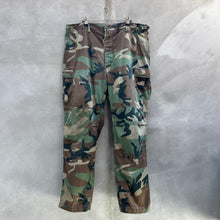 Load image into Gallery viewer, 80&#39;s US Military Woodland Camo Cargo Pants
