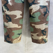 Load image into Gallery viewer, 80&#39;s US Military Woodland Camo Cargo Pants
