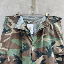 Load image into Gallery viewer, 80&#39;s US Military Woodland Camo Cargo Pants
