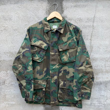 Load image into Gallery viewer, 1970 US Military ERDL Camo Slant Pocket Jungle Jacket
