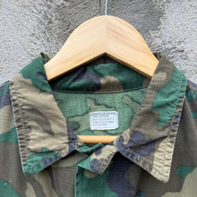 Load image into Gallery viewer, 1970 US Military ERDL Camo Slant Pocket Jungle Jacket
