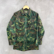 Load image into Gallery viewer, 60&#39;s Military ERDL Slant Pocket Jungle Jacket
