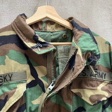 Load image into Gallery viewer, 90&#39;s Military Woodland Camouflage US Army Field Jacket
