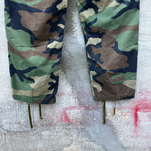 Load image into Gallery viewer, 82&#39; US Military Woodland Camo Cargo Pants
