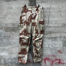 Load image into Gallery viewer, 90&#39; US Military Desert Chocolate Chip Cargo Pants
