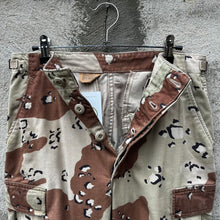 Load image into Gallery viewer, 90&#39; US Military Desert Chocolate Chip Cargo Pants
