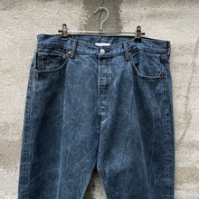 Load image into Gallery viewer, 00&#39;s Levi&#39;s Dark Navy Wash 501 Denim Jeans
