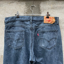 Load image into Gallery viewer, 00&#39;s Levi&#39;s Dark Navy Wash 501 Denim Jeans
