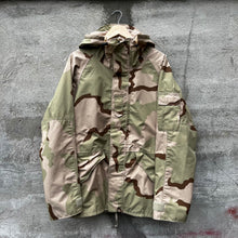 Load image into Gallery viewer, 90&#39;s US Military Desert Camo Parka Jacket
