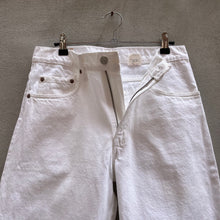 Load image into Gallery viewer, 90’s Levi’s 550 White Jeans

