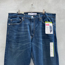 Load image into Gallery viewer, Levi’s Signature S51 Straight Jeans
