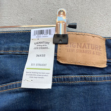 Load image into Gallery viewer, Levi’s Signature S51 Straight Jeans
