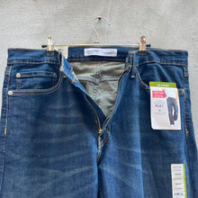 Load image into Gallery viewer, Levi’s Signature S51 Straight Jeans
