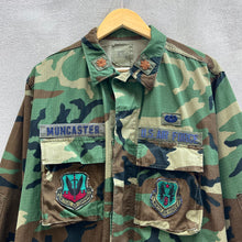 Load image into Gallery viewer, 89’ Military USAF Woodland Camo Field Jacket Shirt
