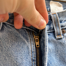 Load image into Gallery viewer, 90’s Levi’s 512 Jeans
