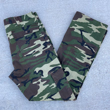 Load image into Gallery viewer, 90’s Military Camo Cargo Pants 34x32
