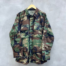 Load image into Gallery viewer, 90’s Military Woodland Camo Rip Stop Jacket
