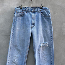 Load image into Gallery viewer, 90’s Levi’s 505 Jeans
