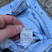 Load image into Gallery viewer, 90’s Levi’s 552 Jeans
