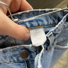 Load image into Gallery viewer, 90’s Levi’s 550 Jeans
