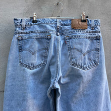 Load image into Gallery viewer, 90’s Levi’s 505 Jeans
